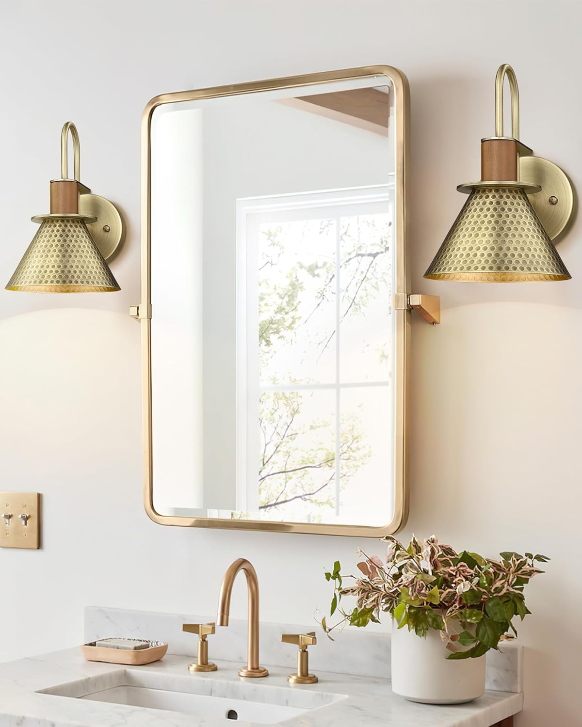 Antique Brass Wall Sconce, HWH Gooseneck Barn Wall Light Fixtures, 1-Light Single Wall Vanity Light, Farmhouse Wall Lamp for Bedroom Bedside Kitchen Hallway, Hammered Metal Shade, 5HZG74B-L BG