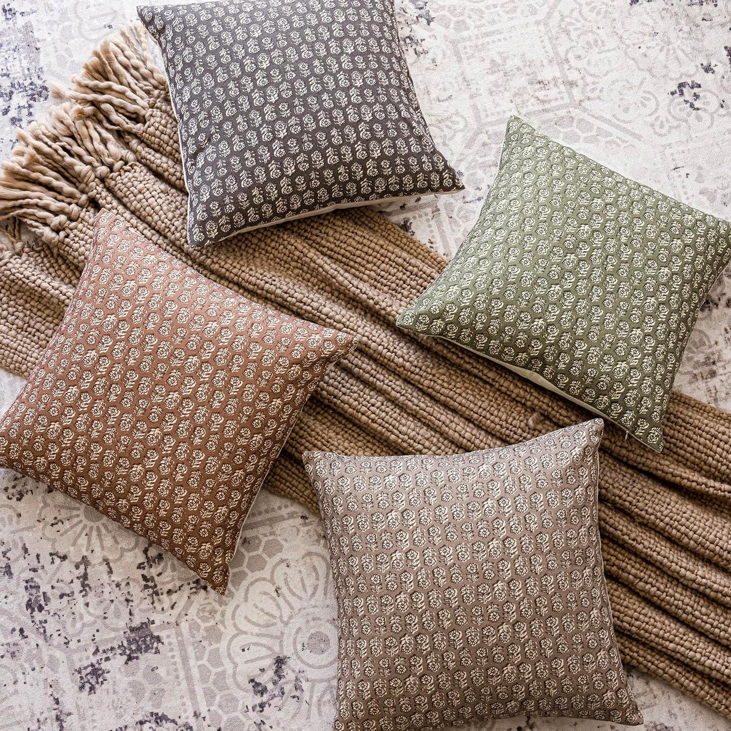 Foindtower Set of 2 Decorative Neutral Floral Print Throw Pillow Covers Vintage Accent Farmhouse Cushion Covers Boho Home Decor for Sofa Couch Chair Bedroom Living Room Outdoor,20×20 Inch,Sage Green