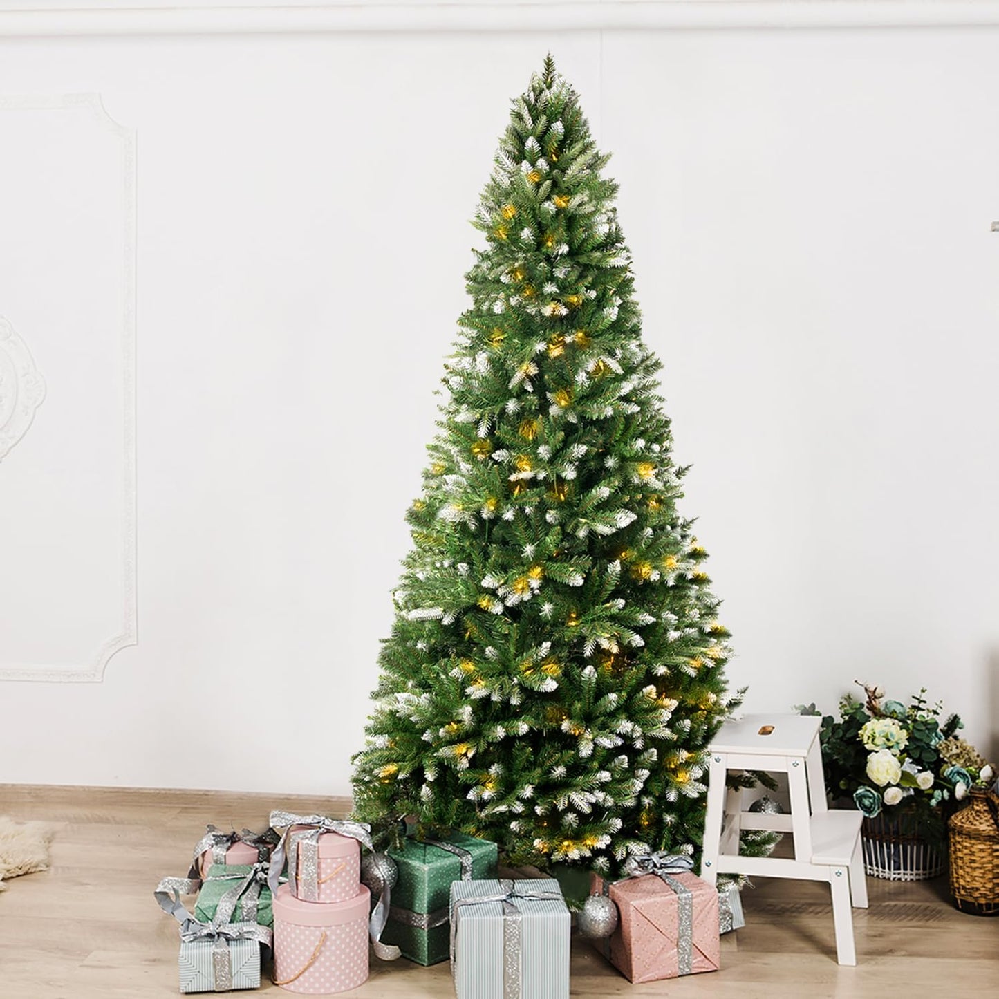 Naomi Home 7.5ft White Tip Christmas Tree with Lights, Realistic Light Snow Flocked Fir Prelit with 1746 Branch Tips, 550 Warm Lights and Metal Stand, Aritificial Tree