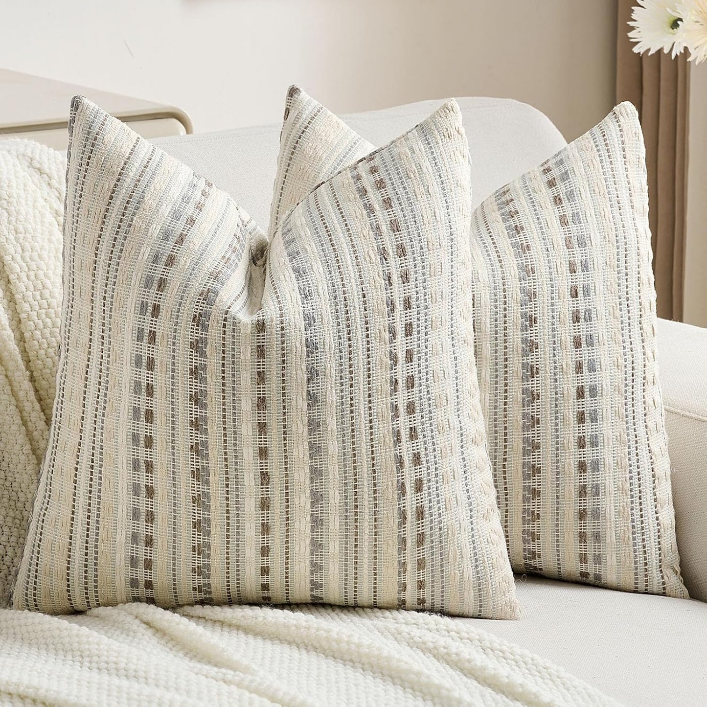 FUTEI Grey White Decorative Throw Pillow Covers 18x18 Inch Set of 2,Soft Cozy Chenille Jacquard Textured Cushion Case,Boho Home Decor for Couch Bed Living Room