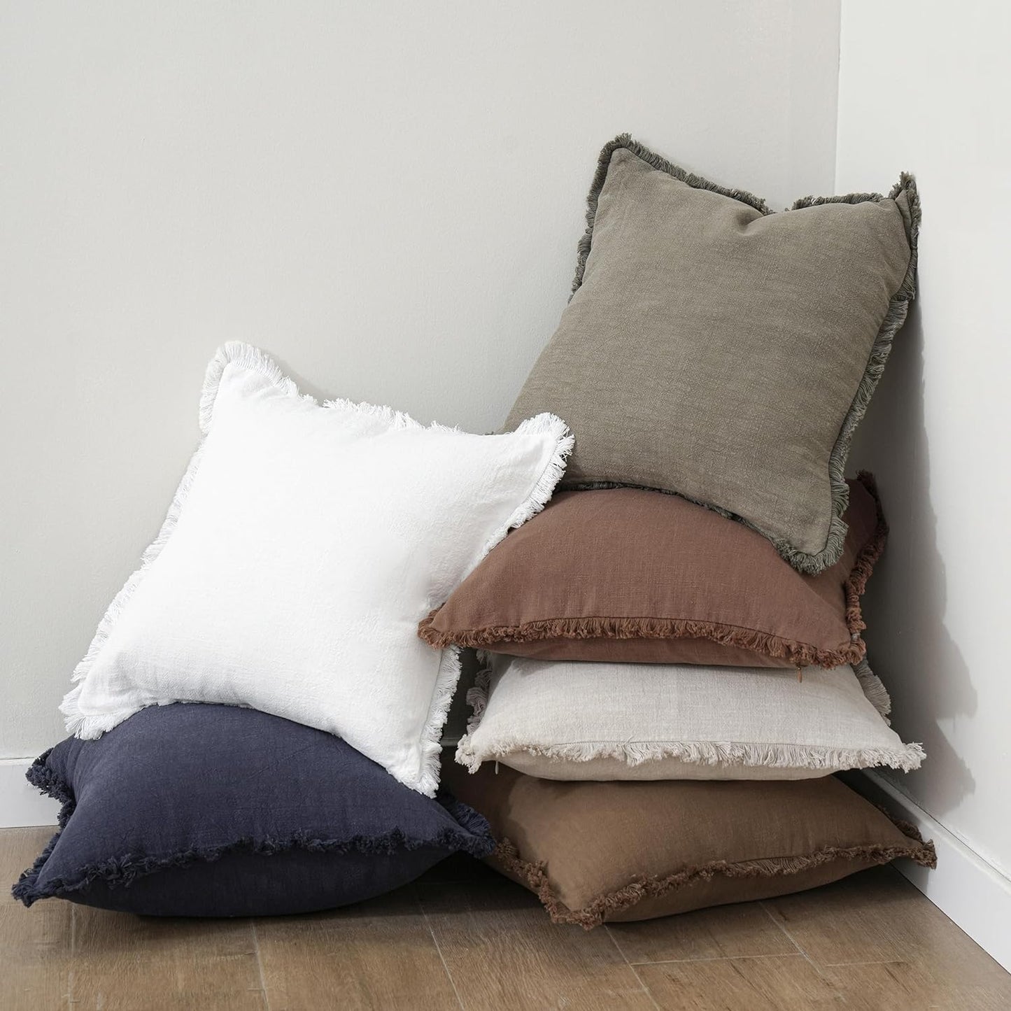 Foindtower Set of 2 Decorative Linen Fringe Throw Pillow Covers Cozy Boho Farmhouse Cushion Cover with Tassels Soft Accent Pillowcase for Couch Sofa Bed Living Room Home Decor, 26×26 Inch, Rust