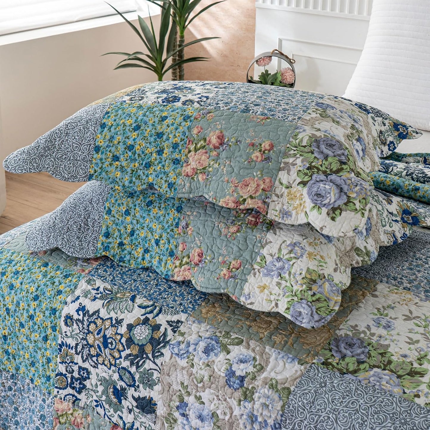 YAYIDAY Oversized Queen Quilt Set Patchwork Bedspread (110x118 Inch) - 100% Cotton Reversible Breathable Floral Quilted Coverlet with Pillow Shams Fit All Season